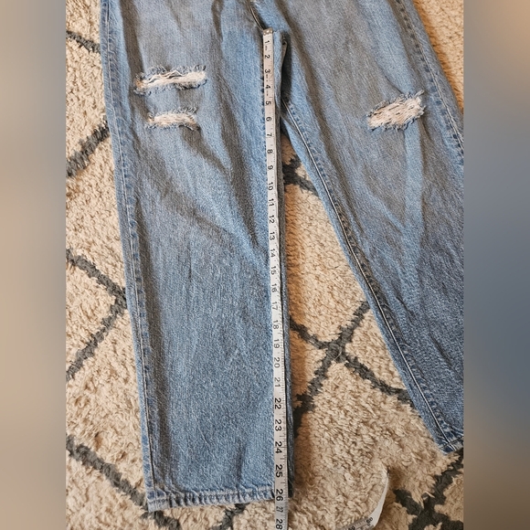 Uniqlo Baggy Straight Leg Distressed Mom Jean Size 32 - Picture 4 of 7